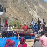 बाजुराका बाढीपहिरो तथा भूकम्पपीडितले पाँच वर्षपछि तेस्रो किस्ता रकम पाउँदै 20250416_161849